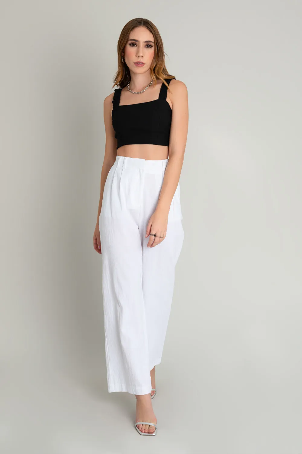 Crop top fit ajustado con tirantes plisados