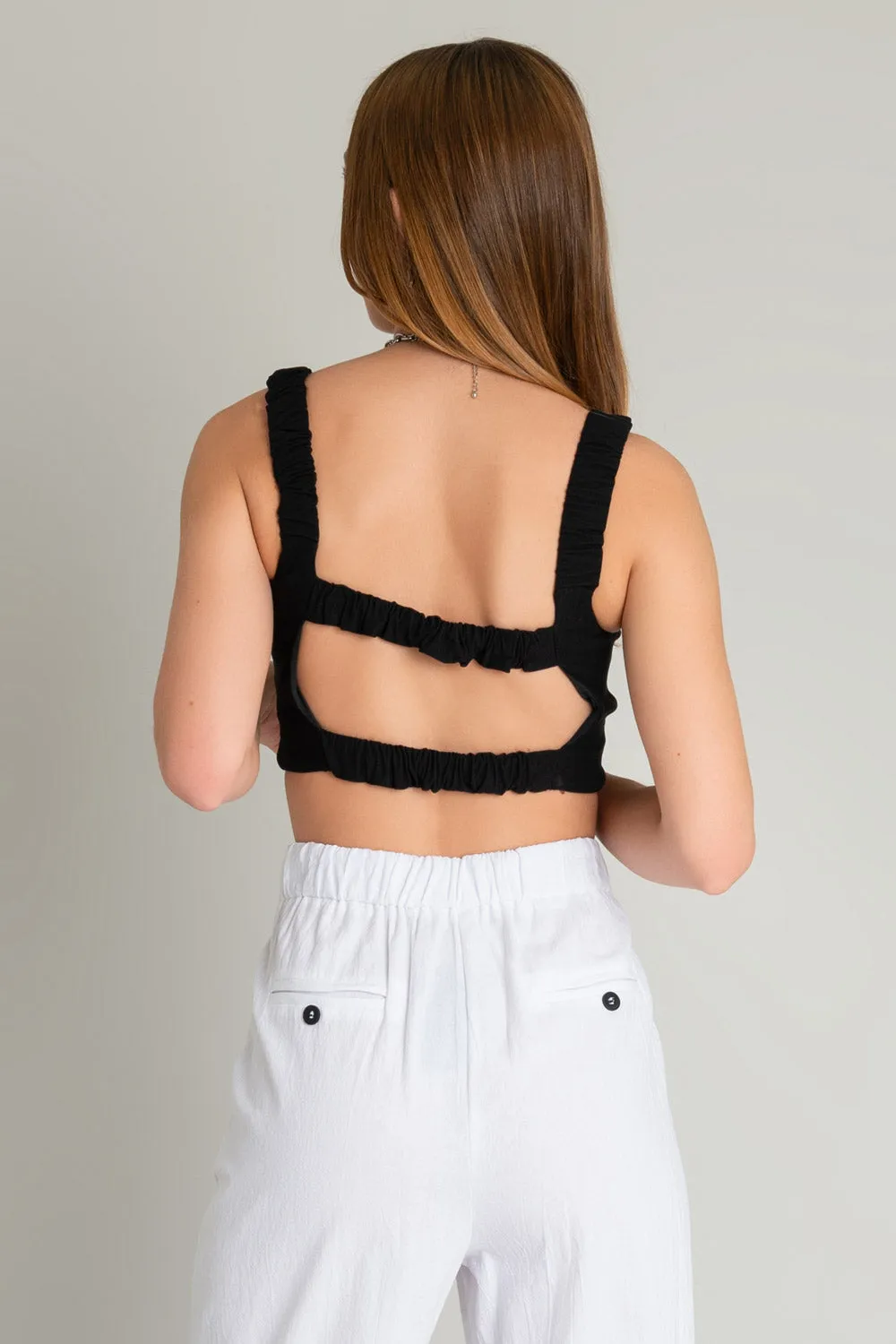 Crop top fit ajustado con tirantes plisados