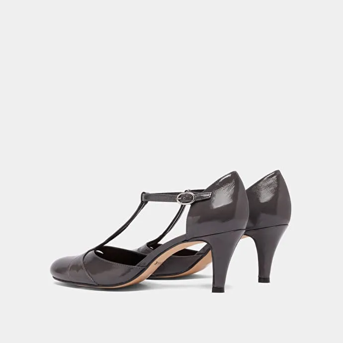 Heeled pumps with adjustable buckles in gray shiny leather