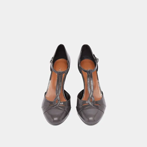 Heeled pumps with adjustable buckles in gray shiny leather