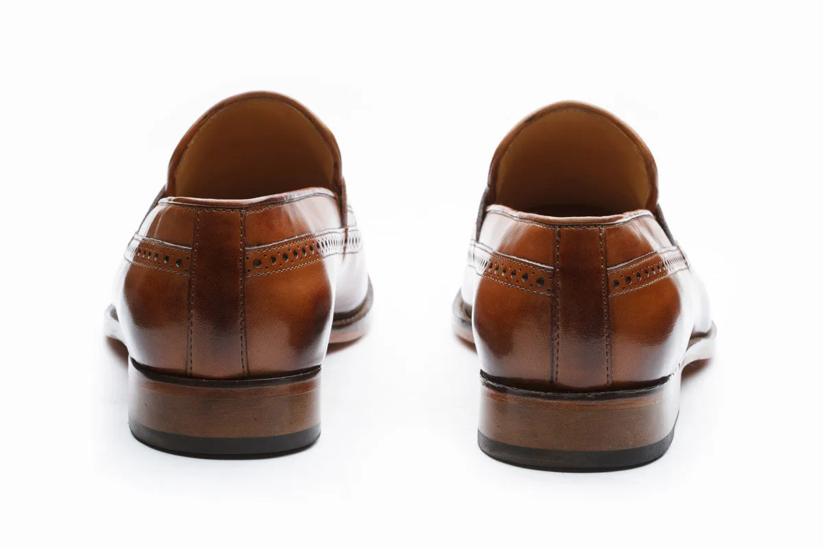 LONGWING SADDLE LOAFER WITH MEDALLION-TAN