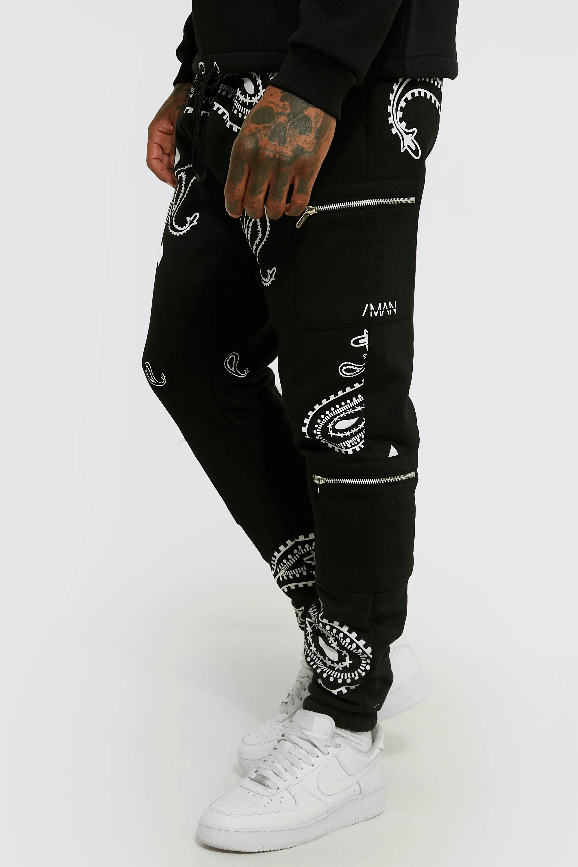 Man Largescale Bandana Print Cargo Jogger