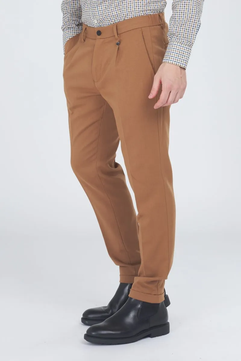 Pantalone carrot fit Uomo Biscotto