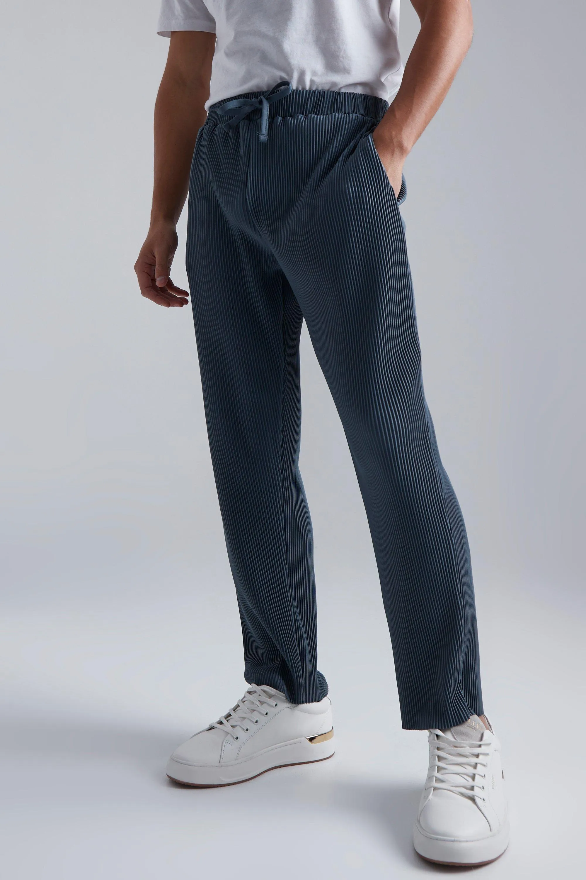 Tapered Pleated Jogger | boohooMAN UK