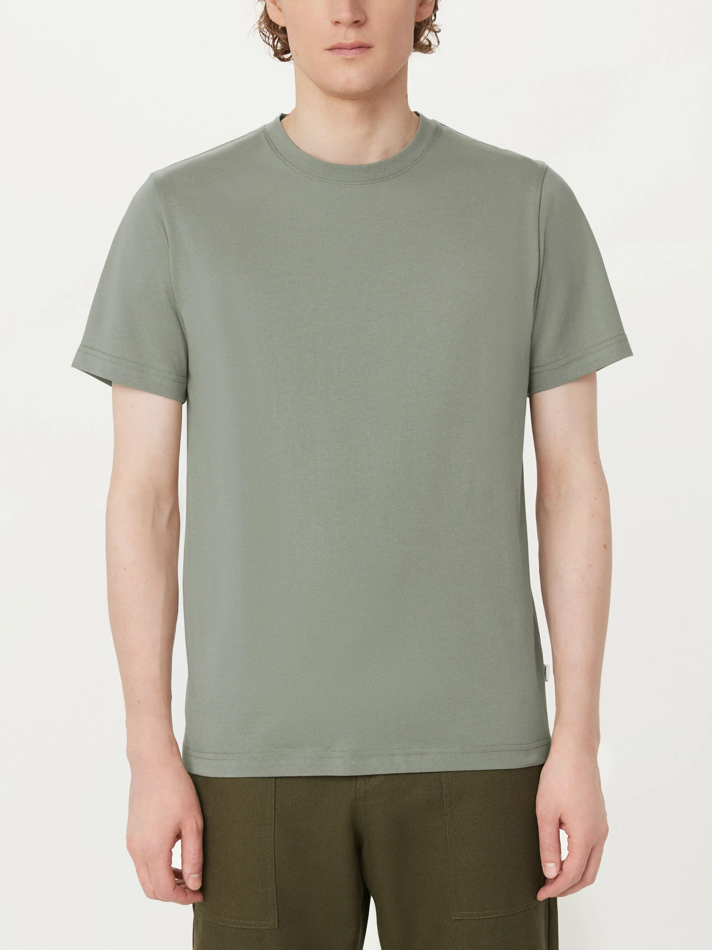 The Essential Slim T-Shirt in Vetiver Green