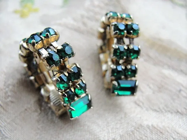 VINTAGE 50s Early 60s Emerald Green Rhinestone Earrings Interesting Design Clip On Earrings Daytime or Evening Vintage Costume J