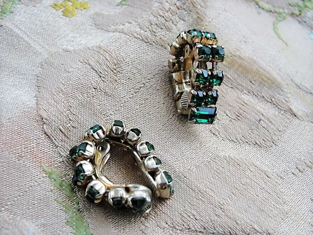 VINTAGE 50s Early 60s Emerald Green Rhinestone Earrings Interesting Design Clip On Earrings Daytime or Evening Vintage Costume J